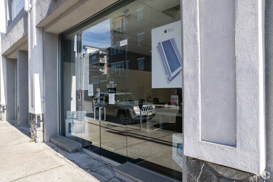 More Photos Of 35 S Van Brunt St, Englewood Storefront Retail Office For Lease