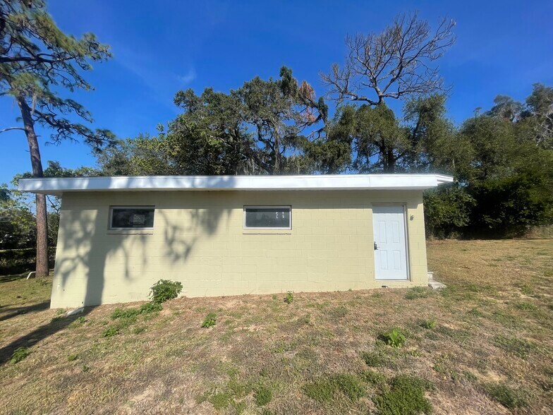 Primary Photo Of 205 Fern Dr, Leesburg Self Storage For Lease