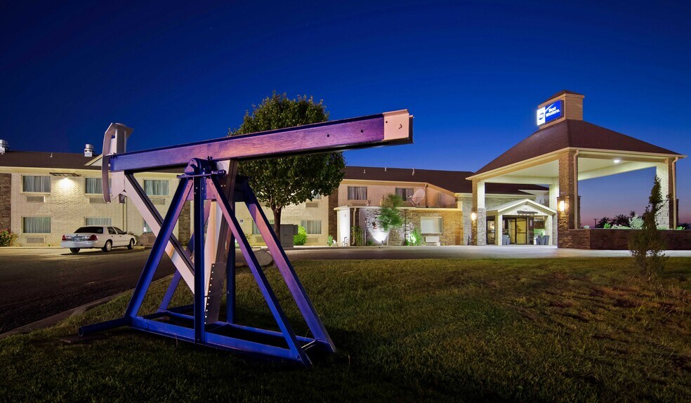 More Photos Of 206 S Cedar St, Borger Hotel For Sale