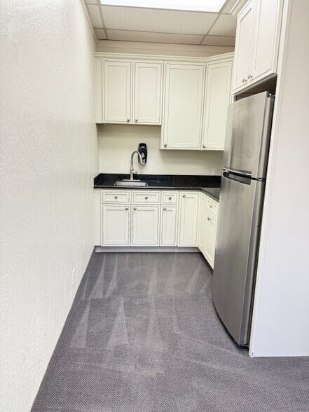 More Photos Of 4651 Quail Lakes Dr, Stockton Office For Lease