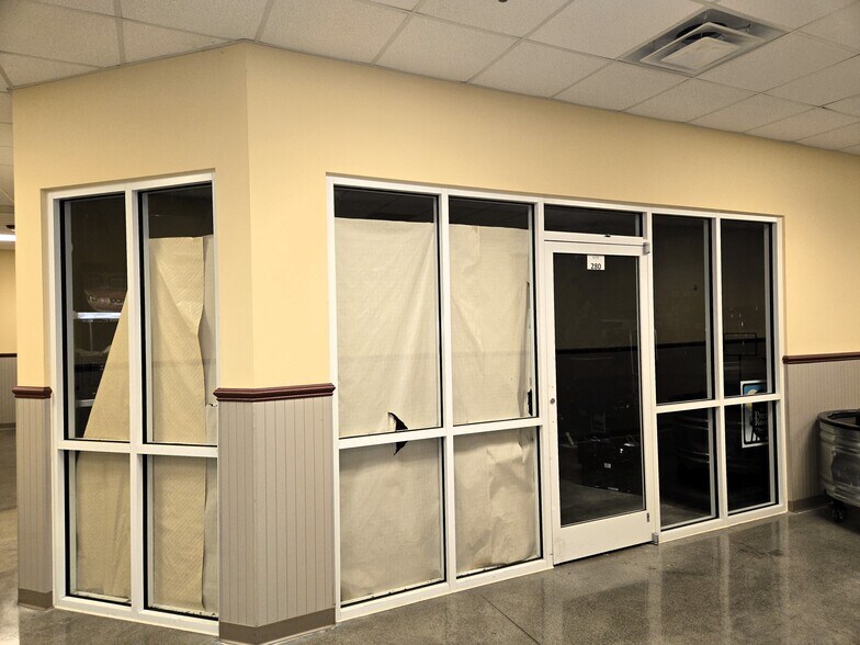 More Photos Of 300 Clinchfield St, Kingsport Storefront For Lease