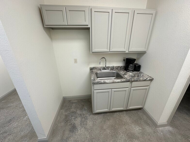 More Photos Of 4505 E County Road 45, Midland Warehouse For Lease