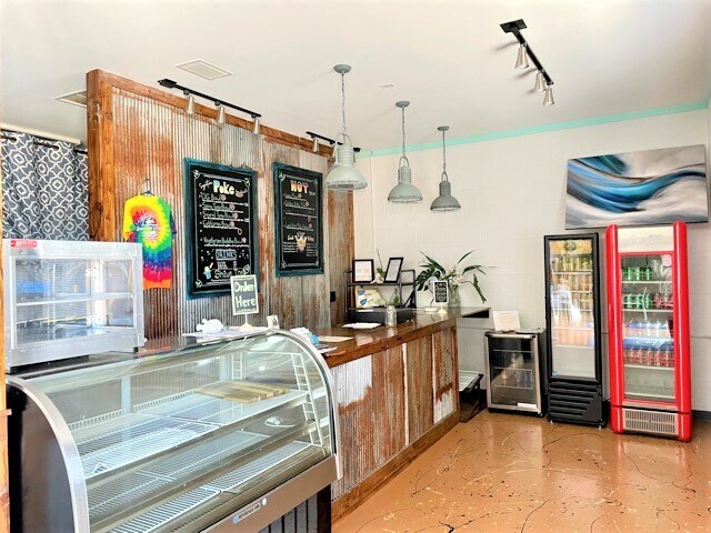 More Photos Of 1421 S 10th St, Fernandina Beach Freestanding For Sale