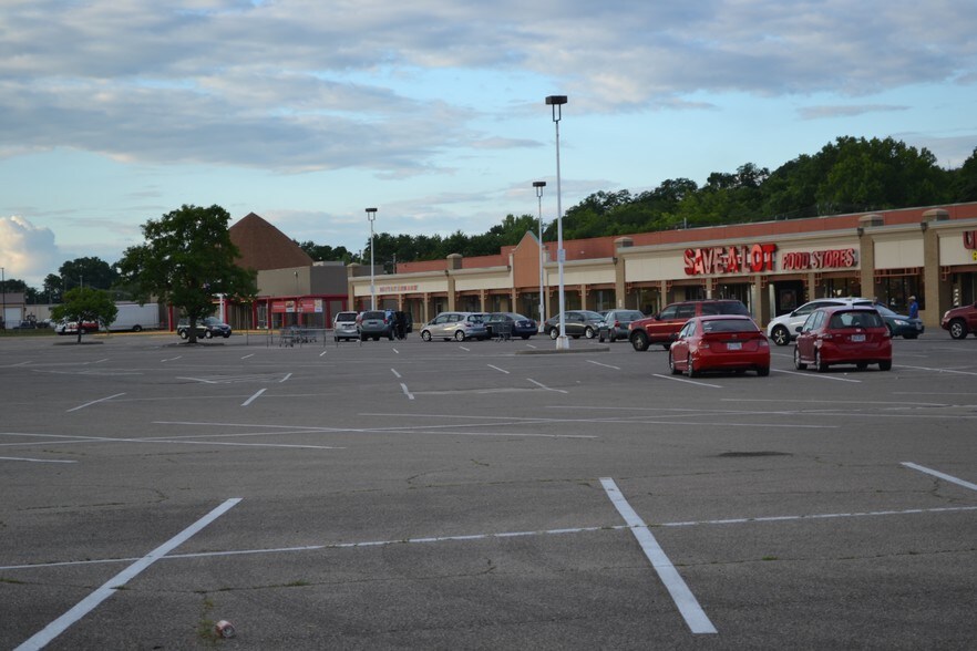 More Photos Of 2250-2600 Dixie Hwy, Hamilton Unknown For Lease