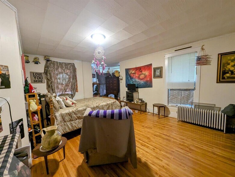 More Photos Of 44 Walnut St, Claremont Apartments For Sale