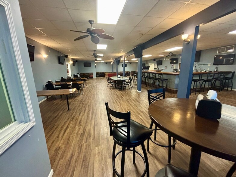 More Photos Of 106 E 4th St, Washington Restaurant For Sale