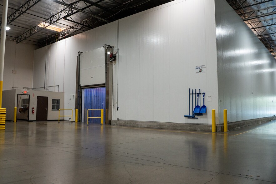 More Photos Of 1901 Eastman Ave, Oxnard Refrigeration Cold Storage For Sale