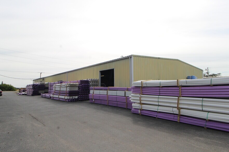 More Photos Of 950 Bell Rd, Sarasota Warehouse For Lease