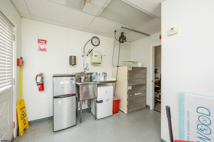 More Photos Of 535 Maple Ave, Linwood Veterinarian Kennel For Lease
