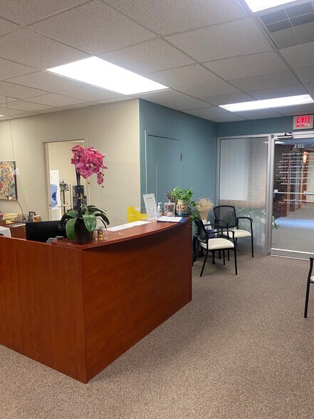 More Photos Of 20 Walnut St, Wellesley Office For Lease
