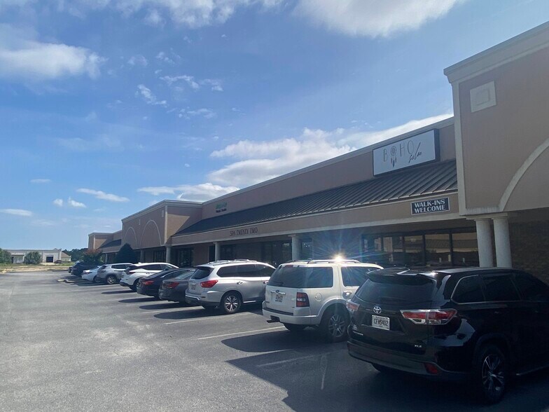 More Photos Of 225 Smithville Church Rd, Warner Robins Storefront For Sale