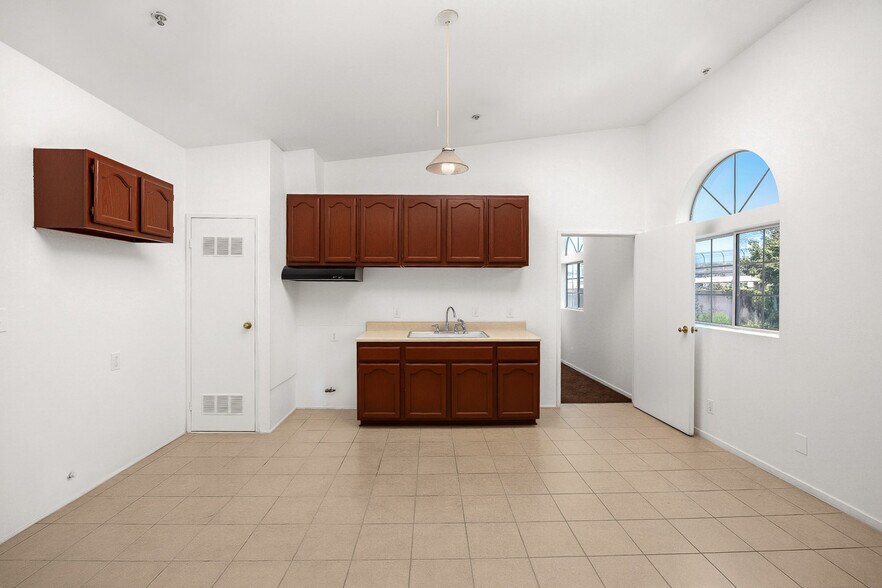 More Photos Of 2104 Mozart St, Los Angeles Apartments For Sale