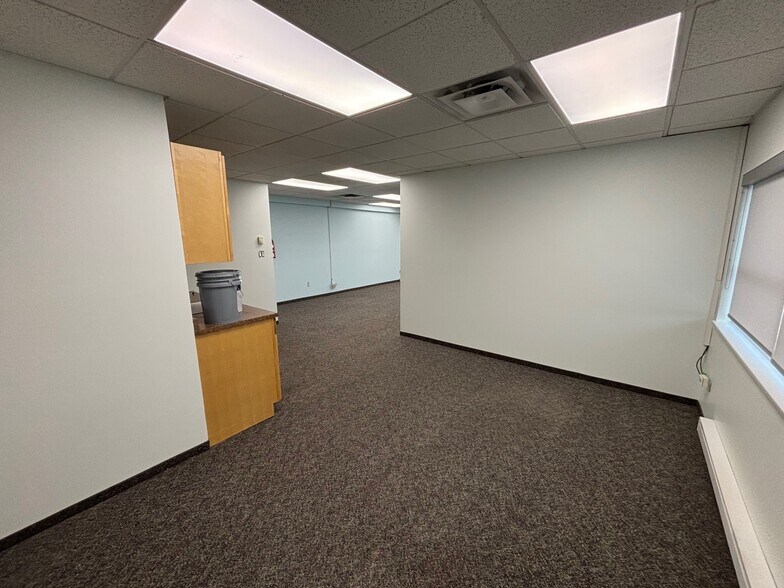 More Photos Of 4125 Mcconnell Dr, Burnaby Warehouse For Lease