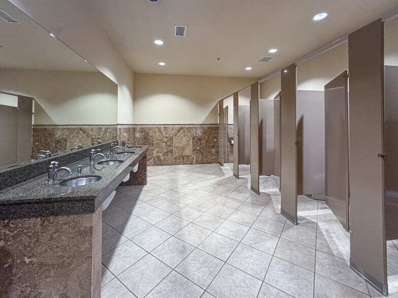 More Photos Of 1776 Legacy Cir, Naperville Medical For Sale