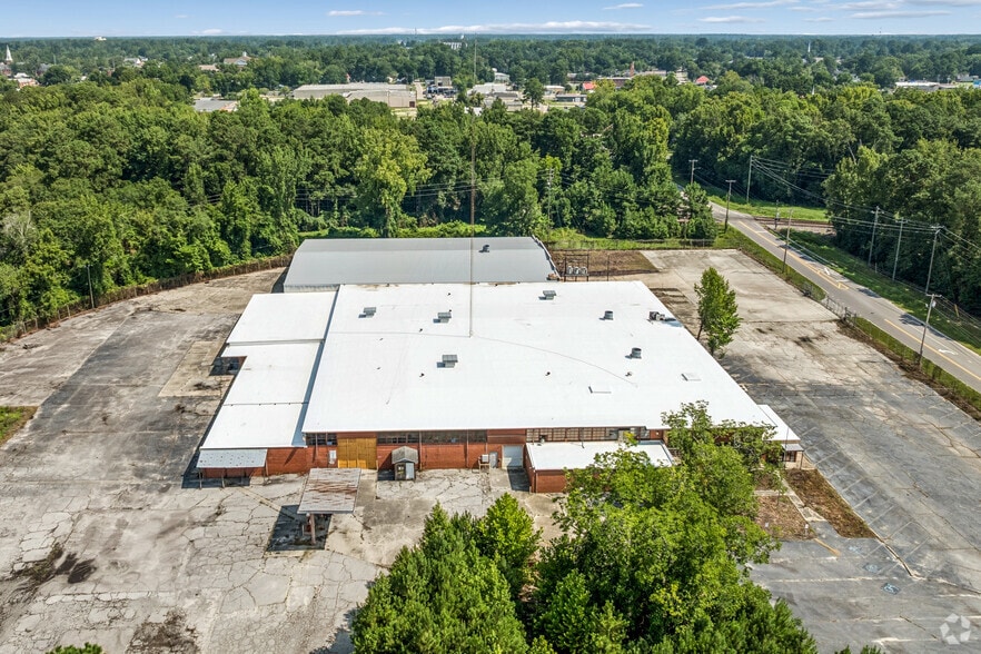 More Photos Of 500 S Chippewa St, Lumberton Warehouse For Sale