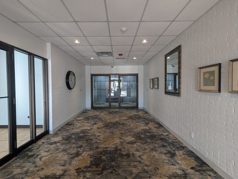 More Photos Of 1323 S 27th St, Nederland Medical For Sale