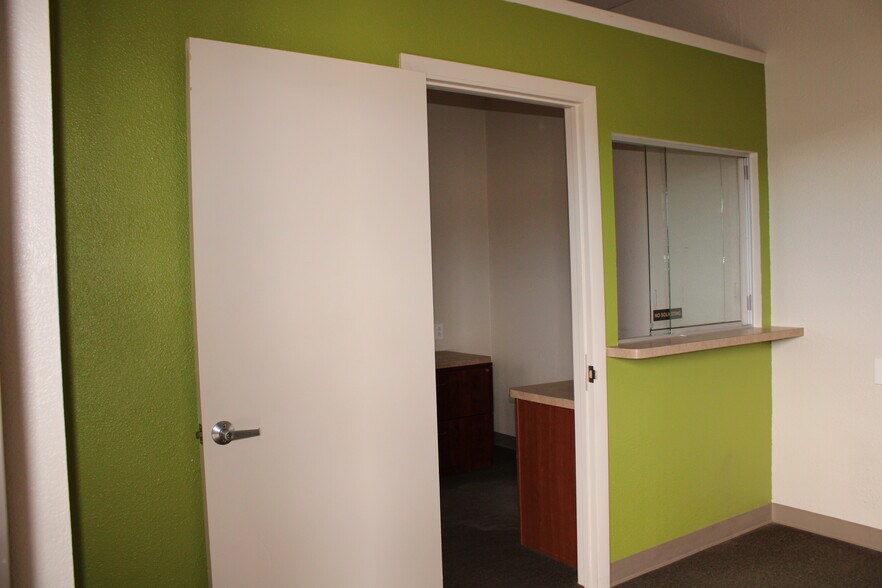 More Photos Of 1275 Anthony Dr, Anthony Medical For Lease