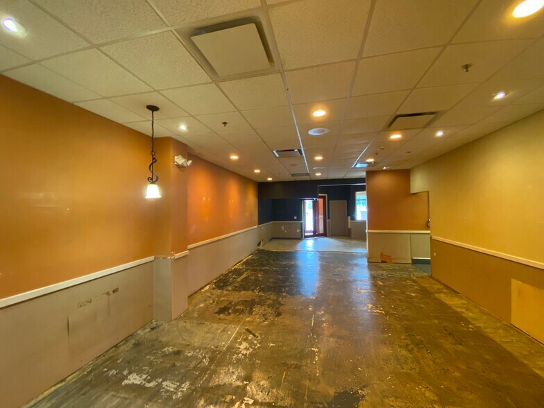 More Photos Of 61 Weaver Blvd, Weaverville Unknown For Lease