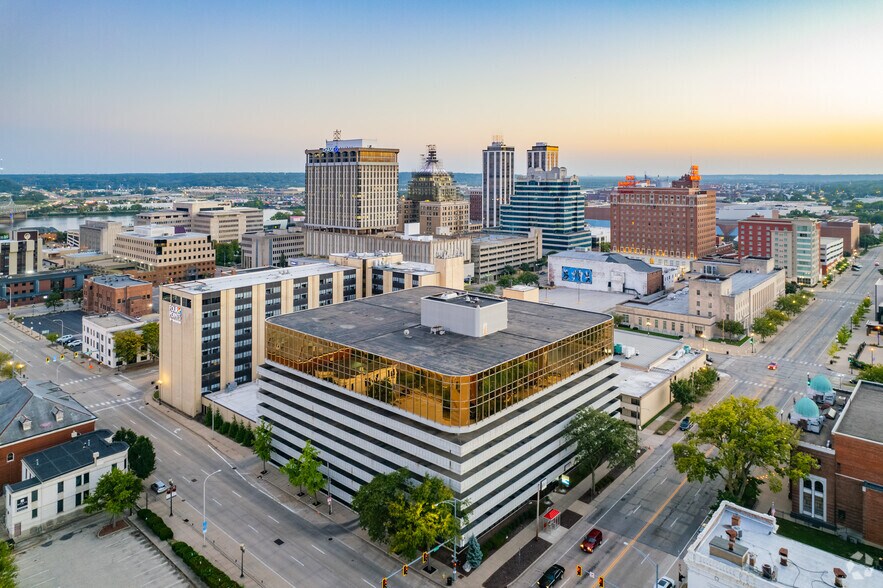 More Photos Of 222 NE Monroe St, Peoria Office For Sale
