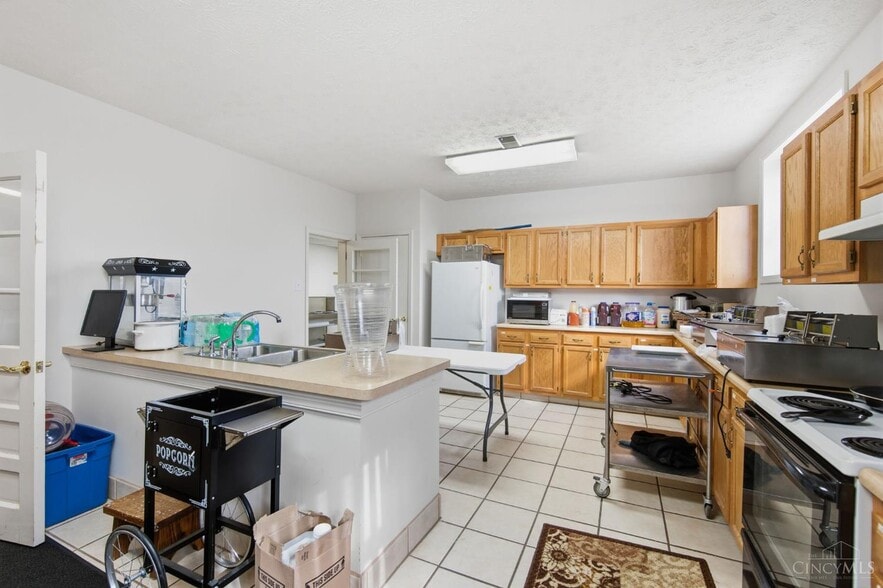 More Photos Of 810 N Broadway St, Lebanon Religious Facility For Sale