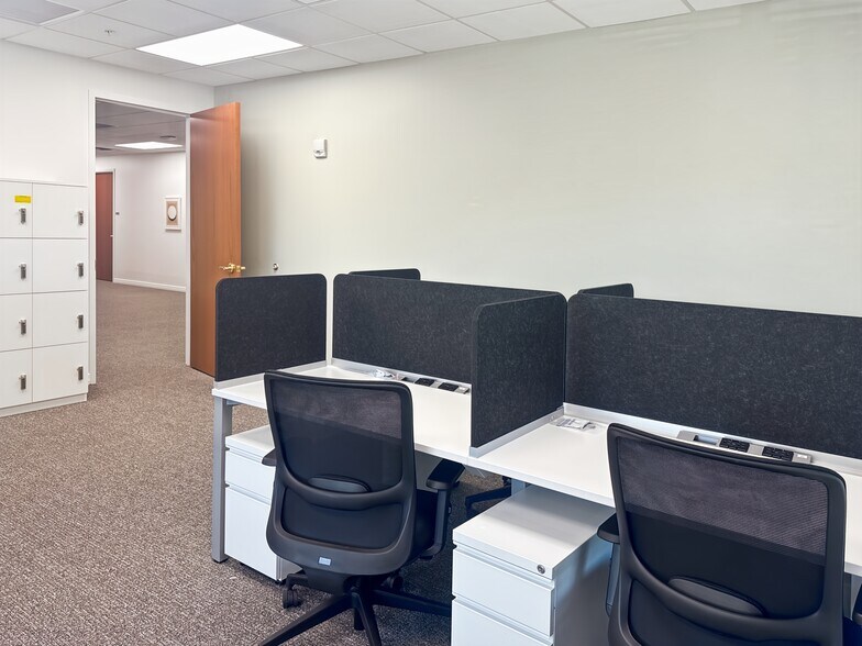 More Photos Of 6901 Professional Pky E, Sarasota Coworking Space