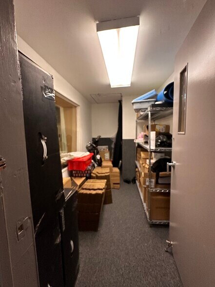 More Photos Of 1143-1147 47th Ave, Long Island City Showroom For Lease