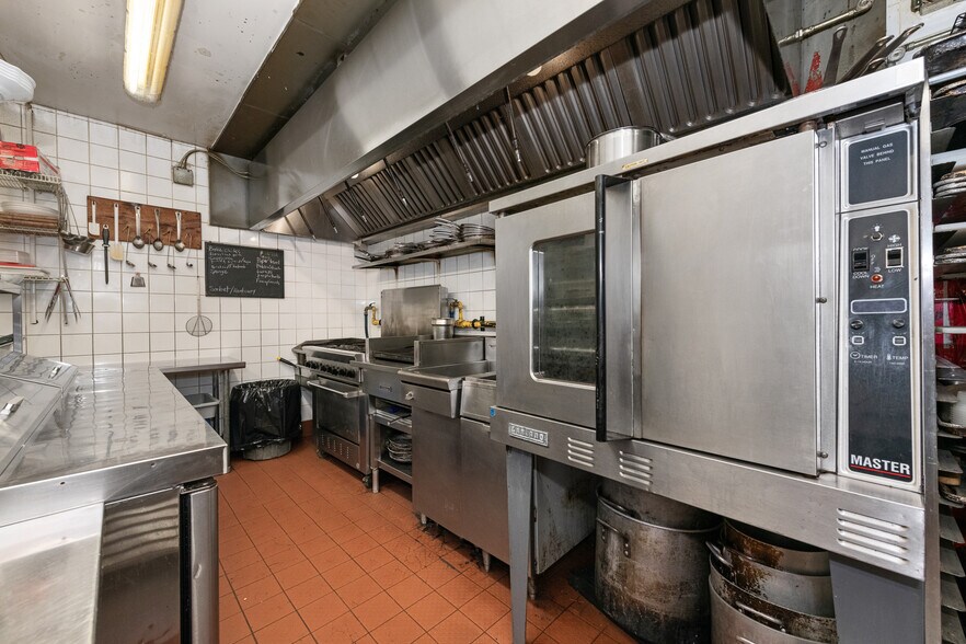 More Photos Of 268 Preston St, Ottawa Storefront For Sale