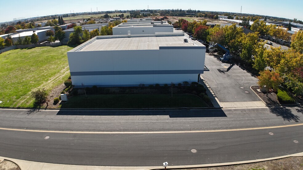 More Photos Of 1403 Nichols Dr, Rocklin Warehouse For Lease