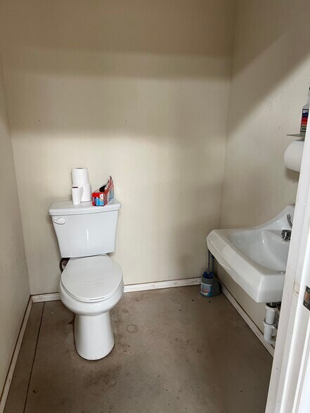 More Photos Of 1041 Technology Way, Waxahachie Industrial For Sale