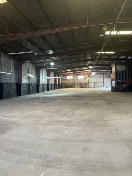 More Photos Of 521 N Bryan St, Houston Manufacturing For Lease