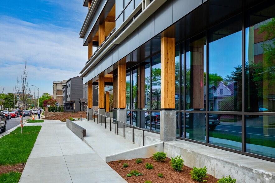 More Photos Of 1030 16th Ave S, Nashville Office For Sale