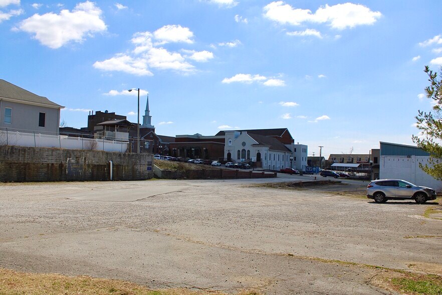 More Photos Of 136 E Broad St, Cookeville Land For Sale