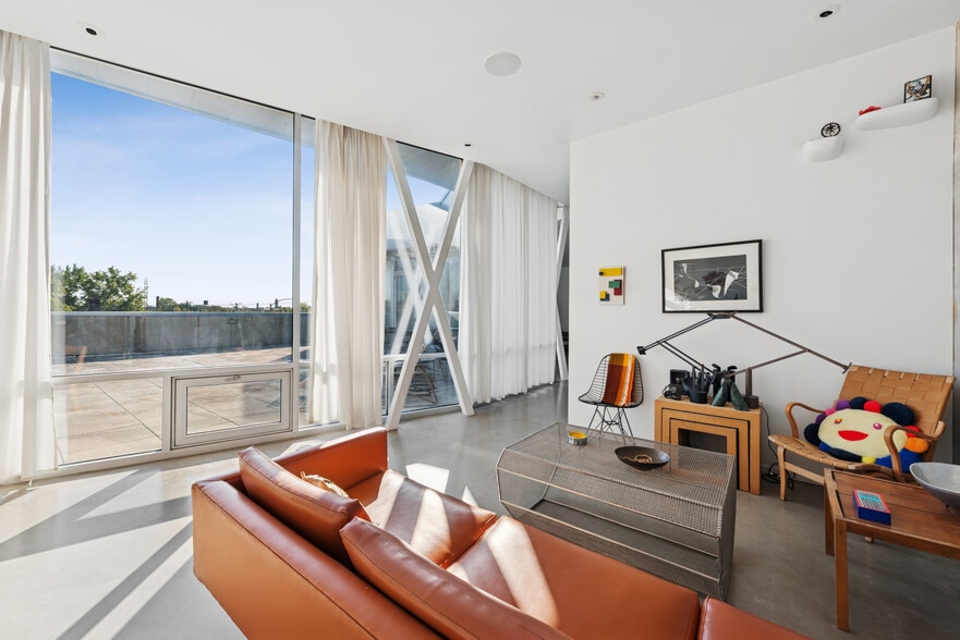 More Photos Of 2058 W Grand Ave, Chicago Loft Creative Space For Sale