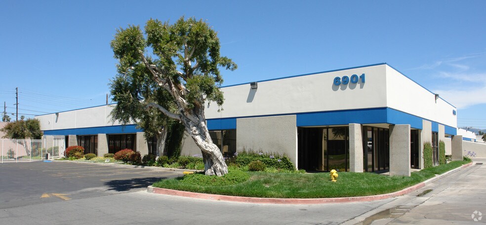 More Photos Of 6914 Canby Ave, Reseda Unknown For Lease