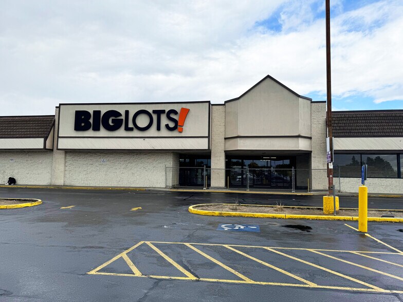 More Photos Of 2025 Lancaster Dr NE, Salem General Retail For Sale