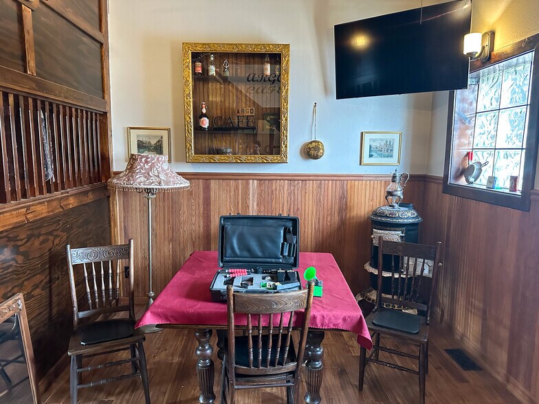 More Photos Of 211 W Kansas St, Crofton Hotel For Sale