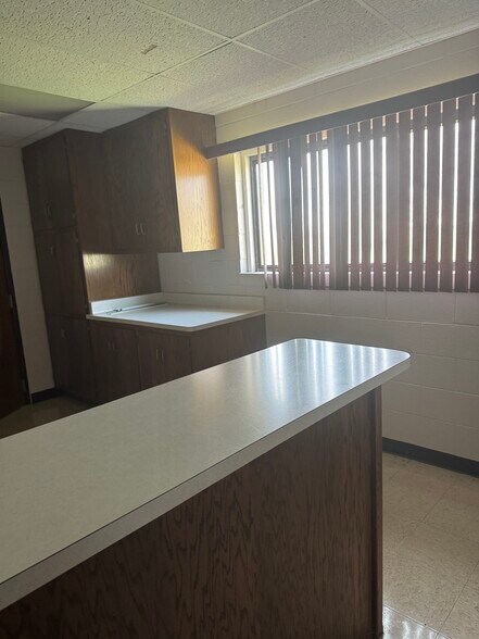 More Photos Of 2525 Oakwood Rd, Oak Creek Schools For Sale