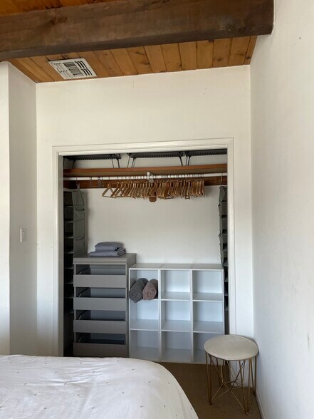 More Photos Of 1418 Abbot Kinney Blvd, Venice Office Residential For Lease