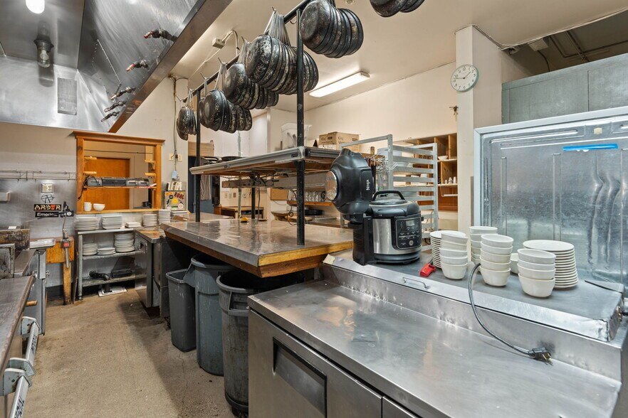 More Photos Of 102 S 1st Ave, Sandpoint Storefront Retail Office For Sale