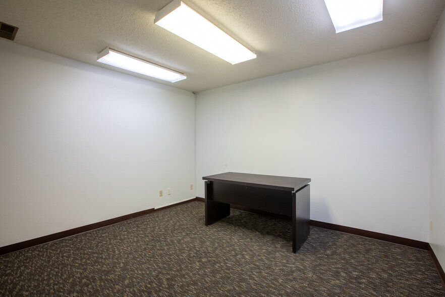 More Photos Of 1411 W Dakota Pkwy, Williston Office For Lease