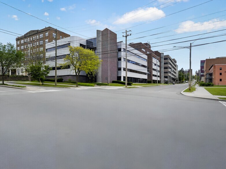 More Photos Of 1000 E Genesee St, Syracuse Medical For Lease