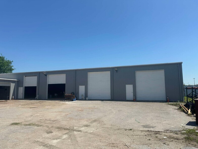 More Photos Of 9941A Rowlett Rd, Houston Warehouse For Lease