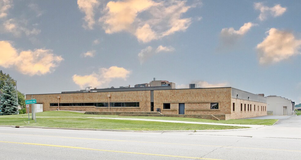 More Photos Of 1675 W Maple Rd, Troy Warehouse For Sale