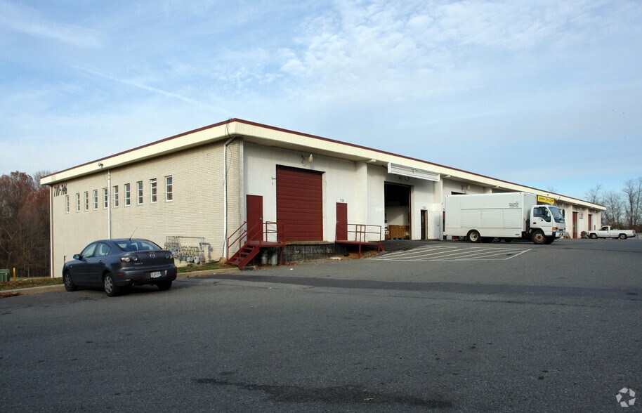 More Photos Of 710-746 E Gude Dr, Rockville Warehouse For Lease