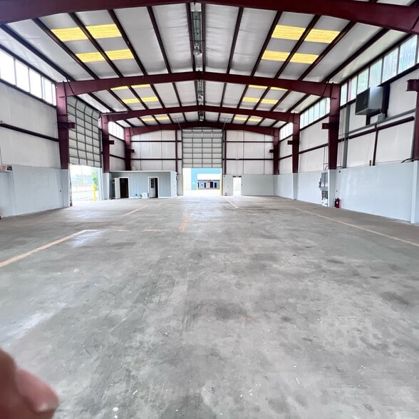 More Photos Of 231 Highway 96, Broussard Manufacturing For Lease