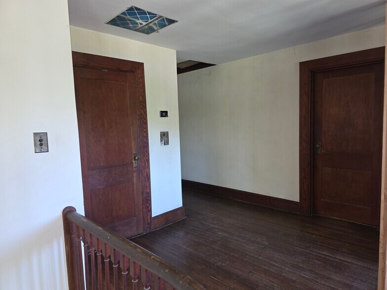More Photos Of 328 Buckmarsh St, Berryville Flex For Sale