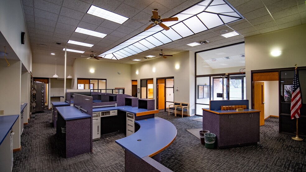 More Photos Of 27 2nd St SW, Eyota Office For Sale
