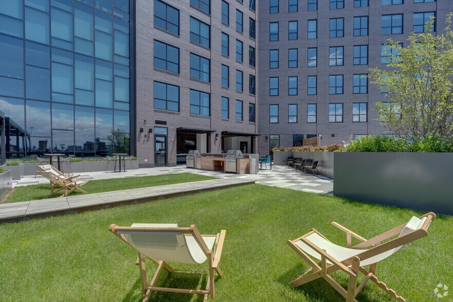 More Photos Of 730 N Milwaukee Ave, Chicago Apartments For Lease