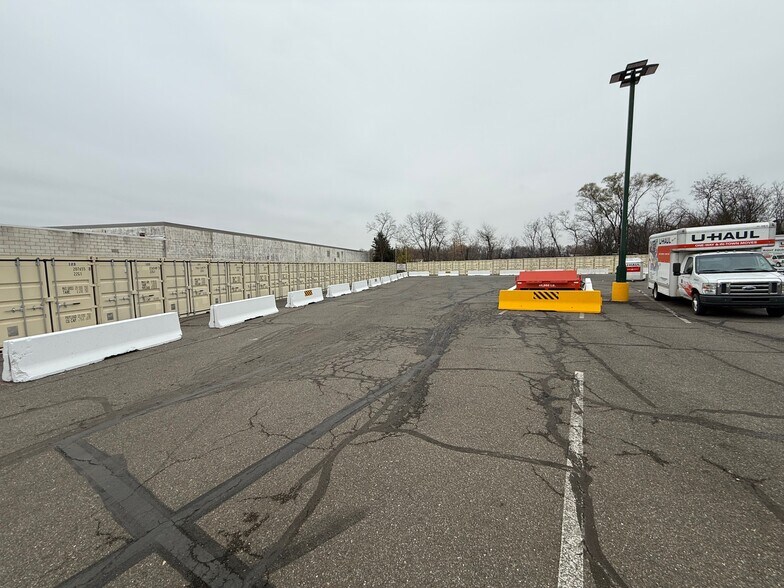 Primary Photo Of 7701 Marlboro pike, Forestville Industrial For Lease