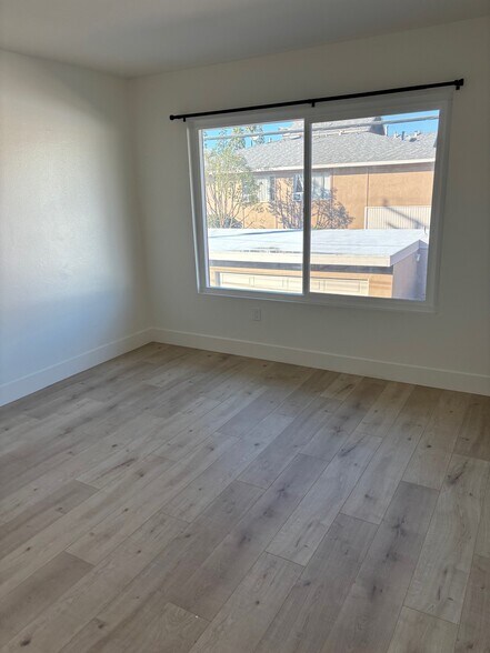 More Photos Of 1521 E Canfield Ln, Anaheim Apartments For Sale